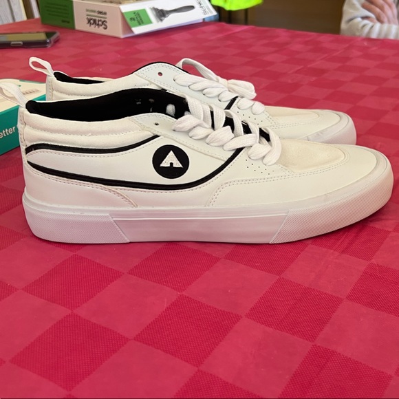 Airwalk White and Black Sneakers - Picture 2 of 5